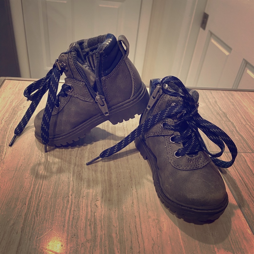🖤 Little boy boots! 💙
